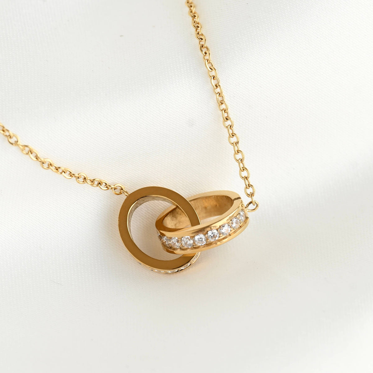 Pavé Circles Necklace